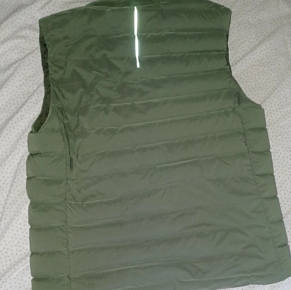 Used green Women Lululemon jacket - Picture 2 of 5